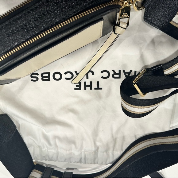 The Marc Jacobs Snapshot CrossBag. White & Gold Color . - Picture 9 of 10
